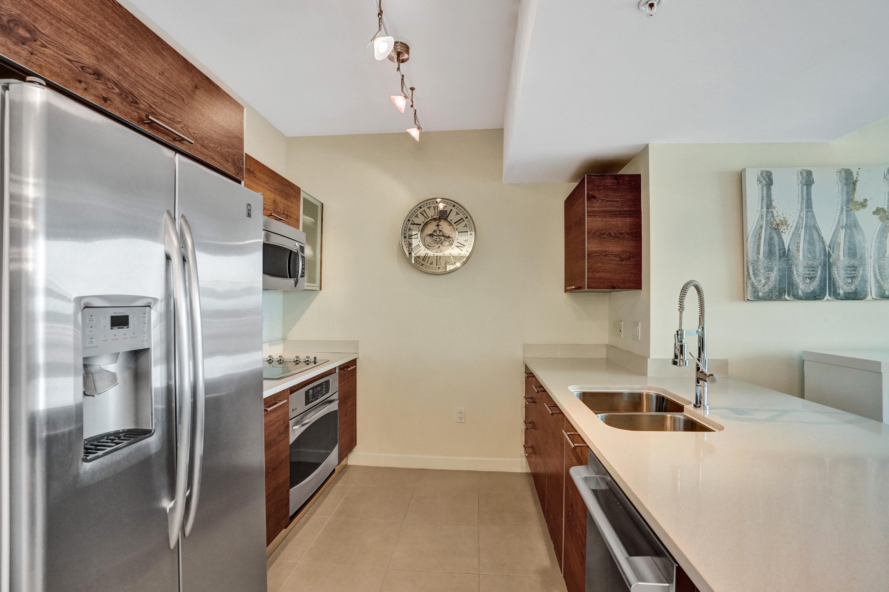 CITY PALMS CONDO - Residential Lease