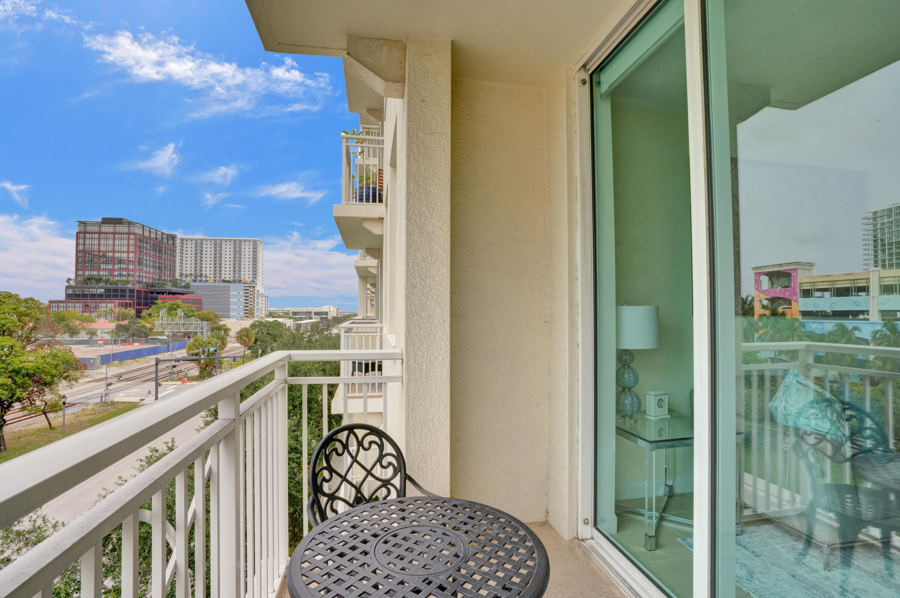 CITY PALMS CONDO - Residential Lease