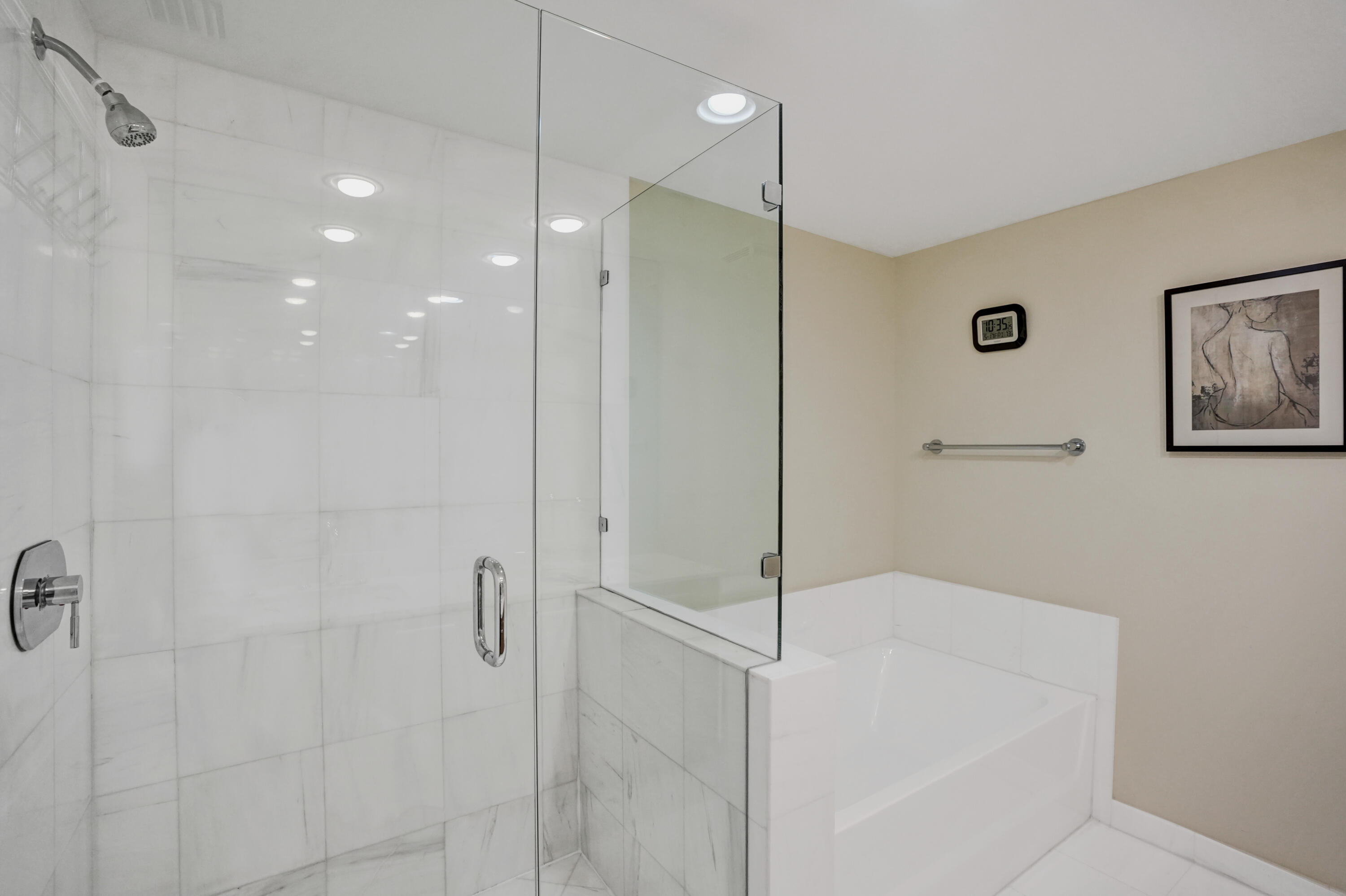 CITY PALMS CONDO - Residential Lease