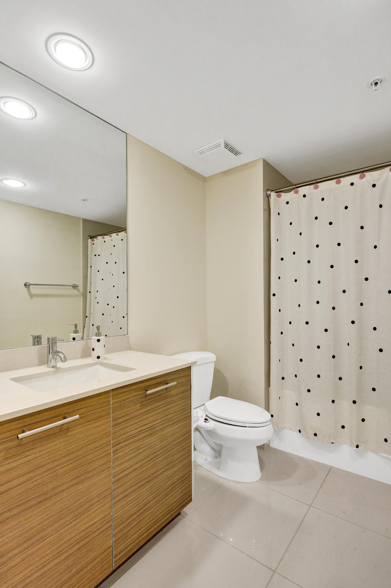 CITY PALMS CONDO - Residential Lease