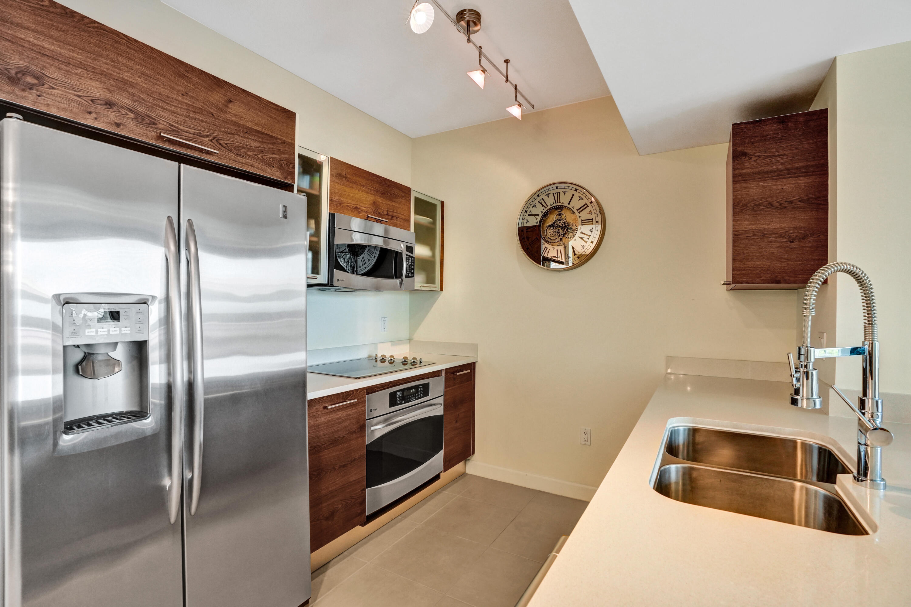 CITY PALMS CONDO - Residential Lease