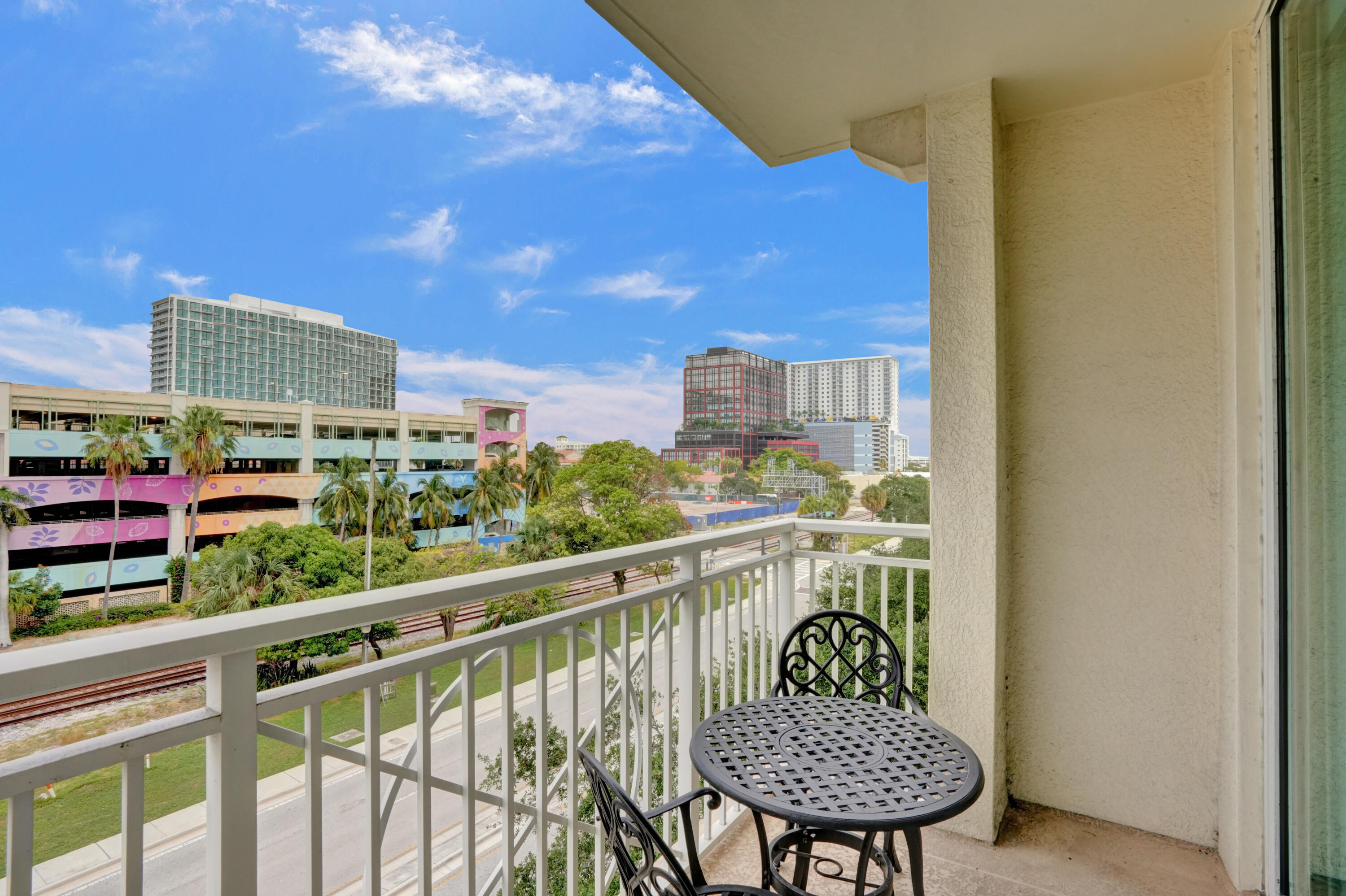 CITY PALMS CONDO - Residential Lease