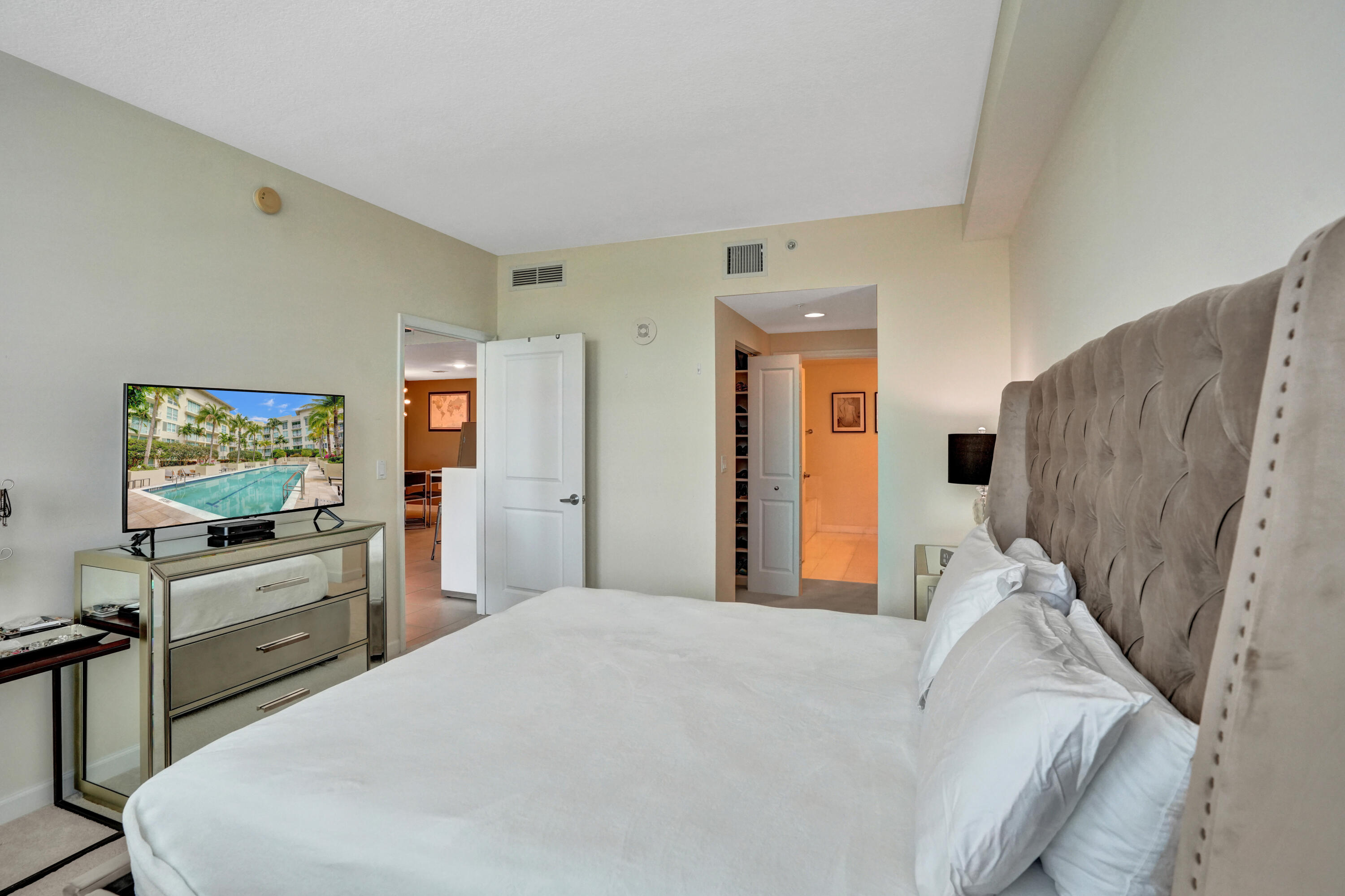 CITY PALMS CONDO - Residential Lease