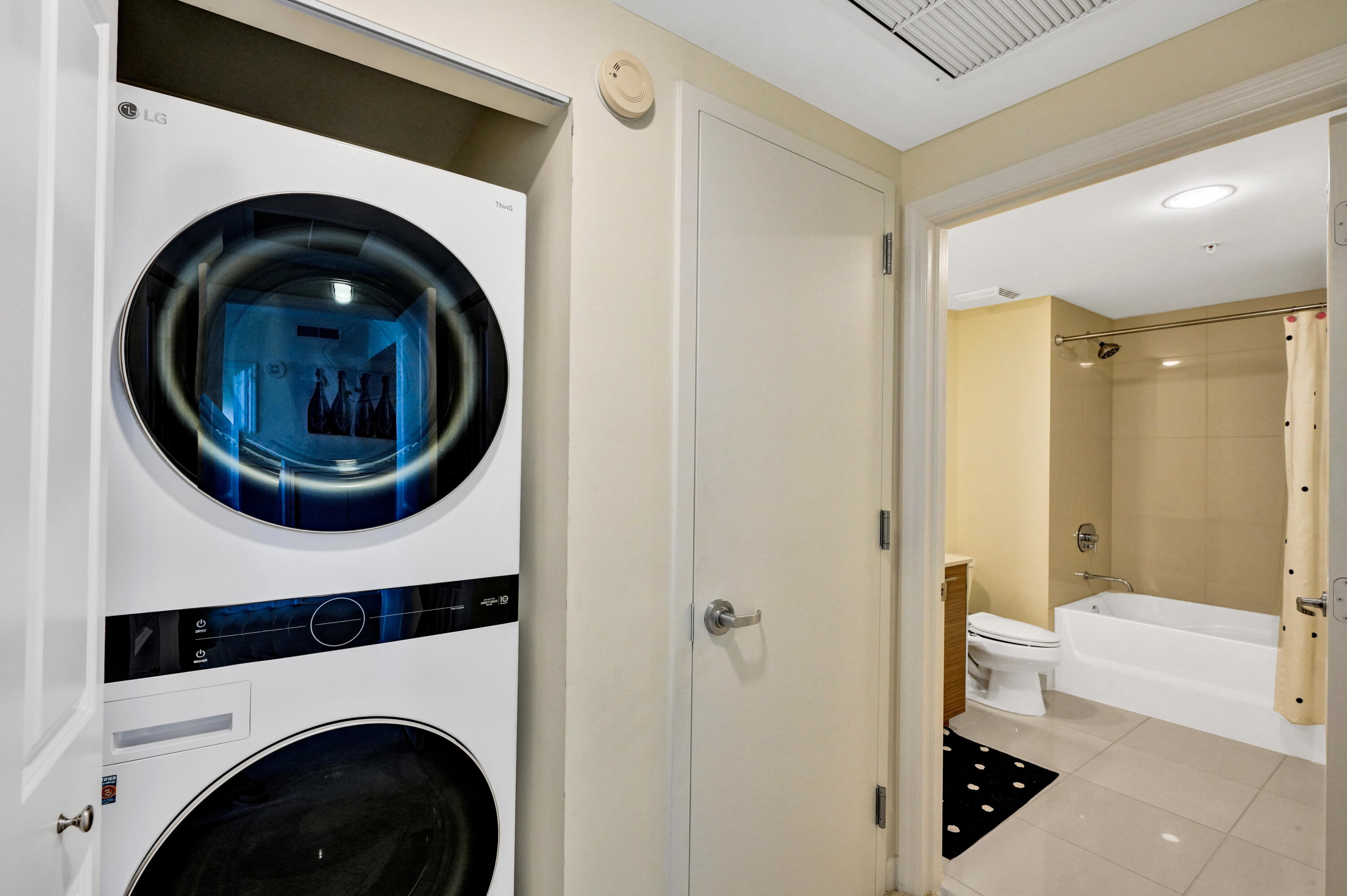 CITY PALMS CONDO - Residential Lease