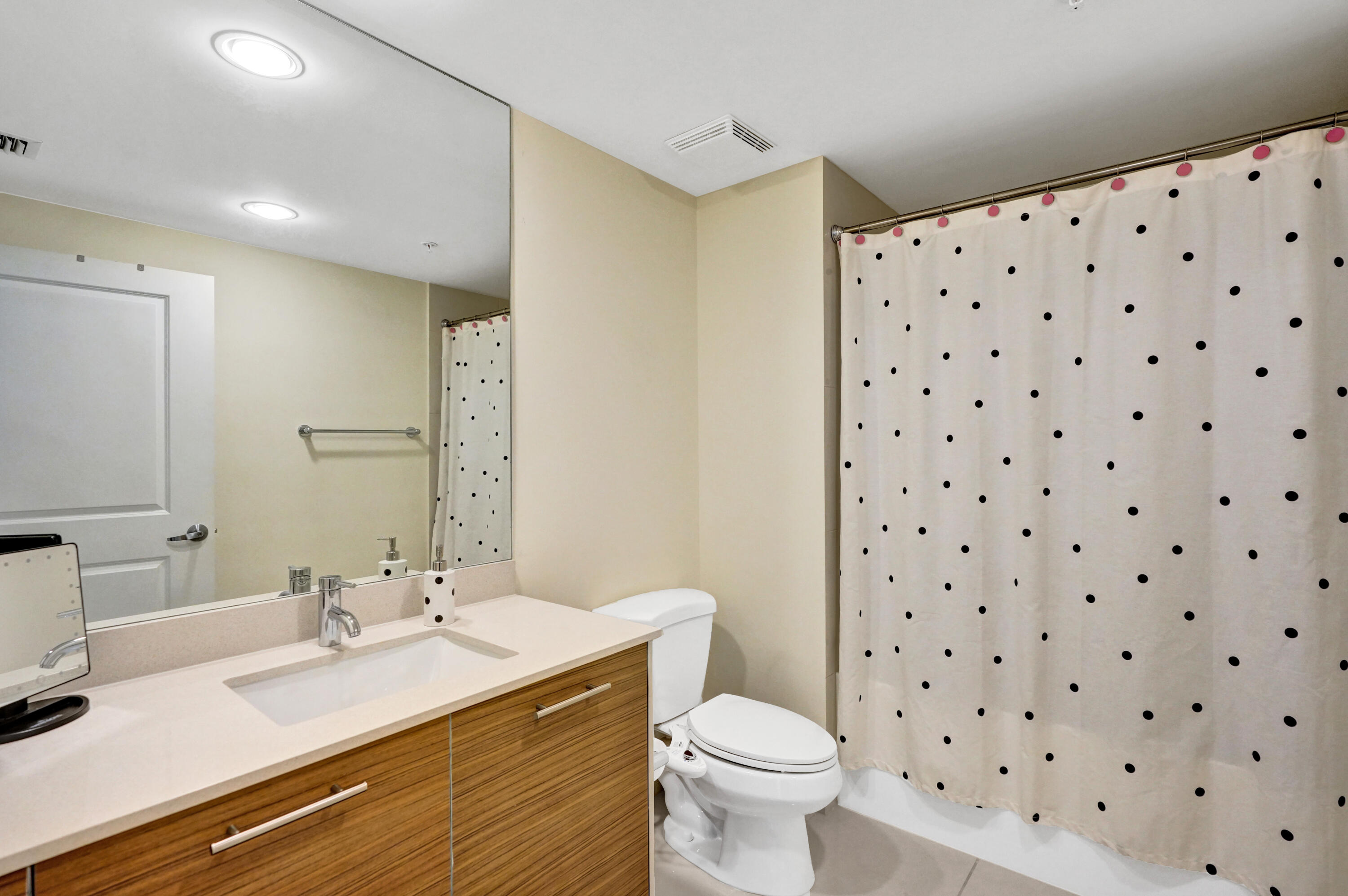 CITY PALMS CONDO - Residential Lease