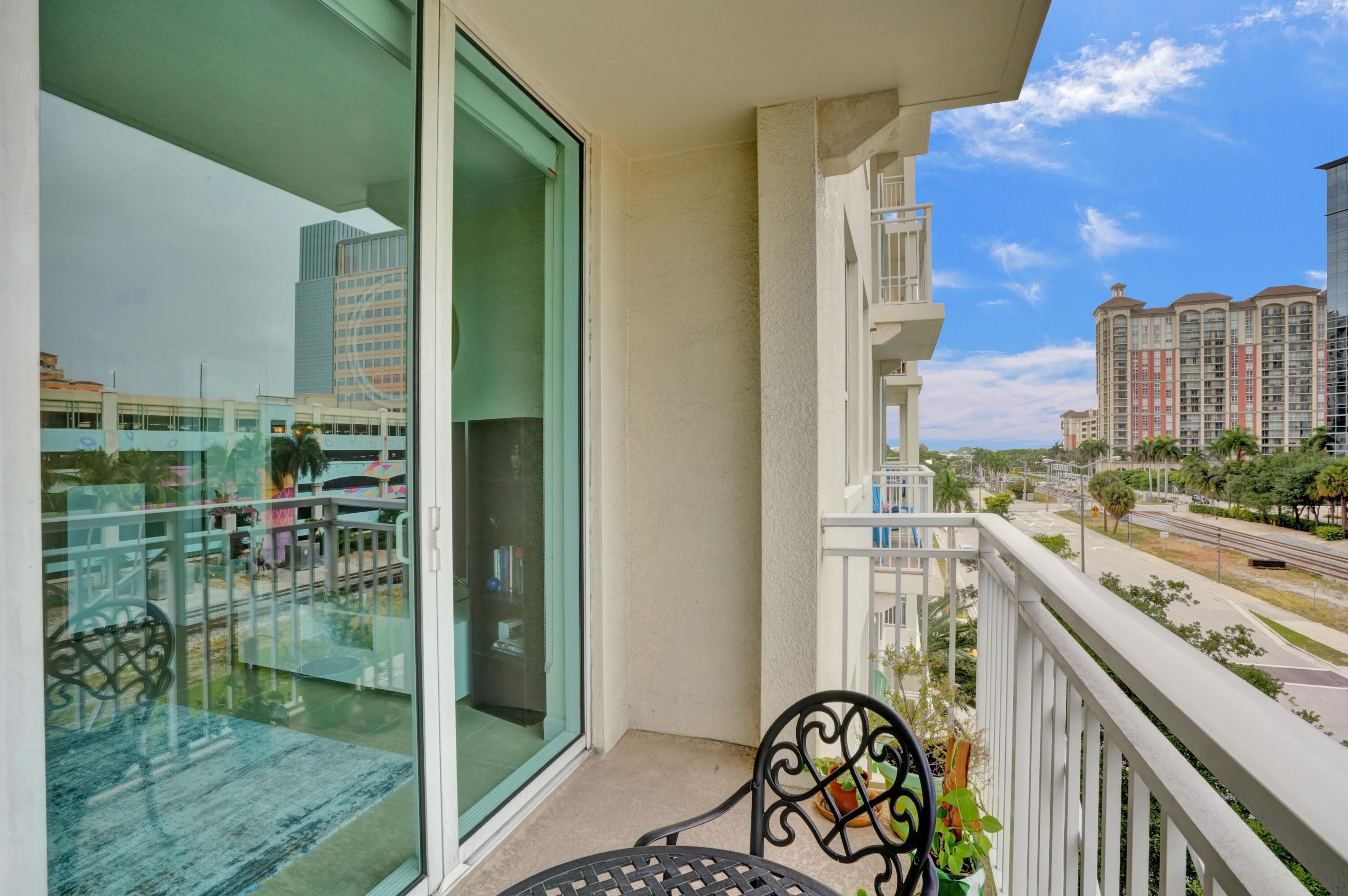 CITY PALMS CONDO - Residential Lease