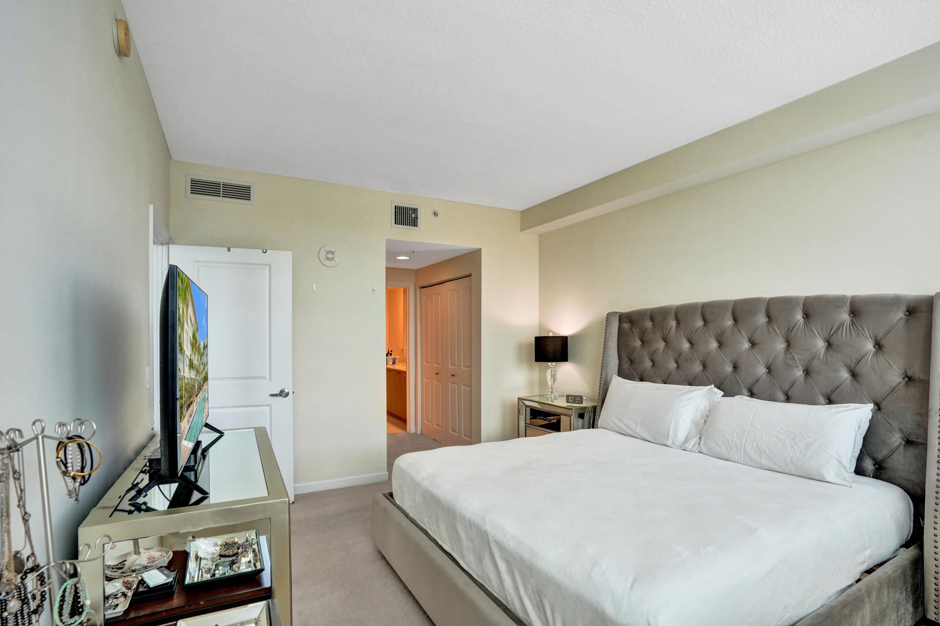 CITY PALMS CONDO - Residential Lease