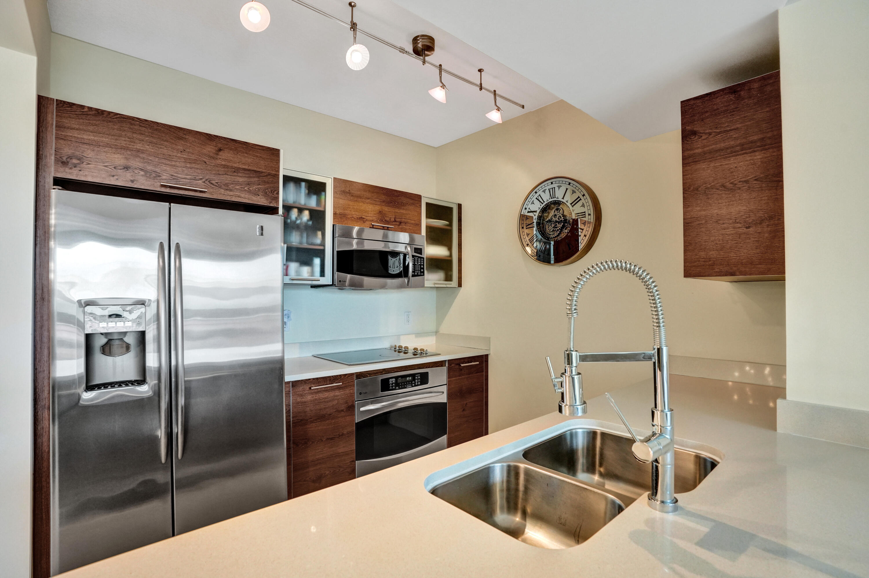 CITY PALMS CONDO - Residential Lease