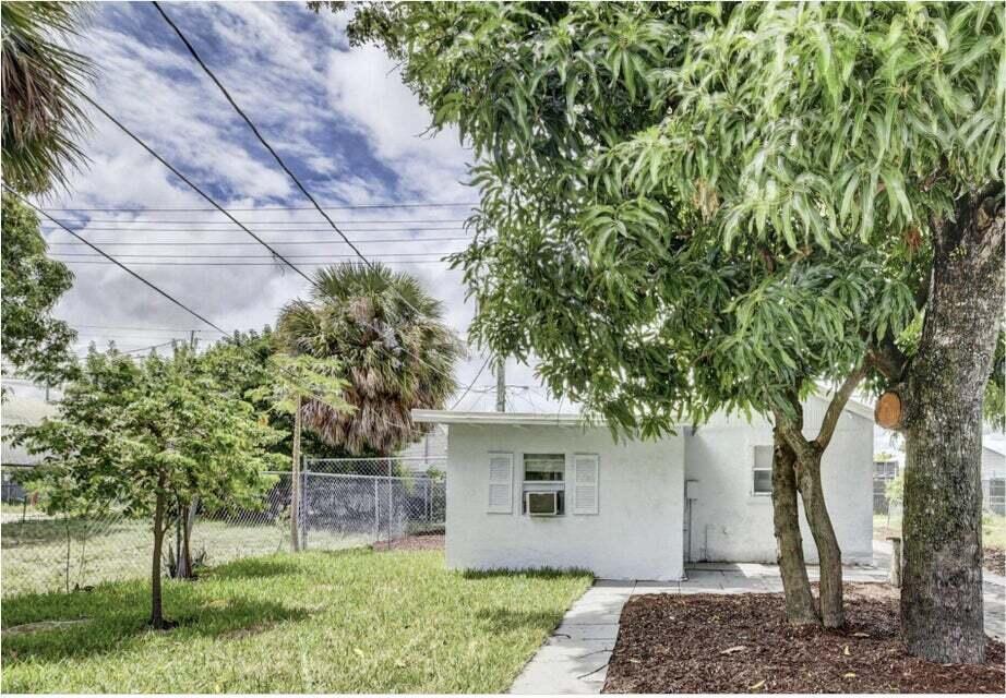 LAKE WORTH TOWN OF - Residential Income