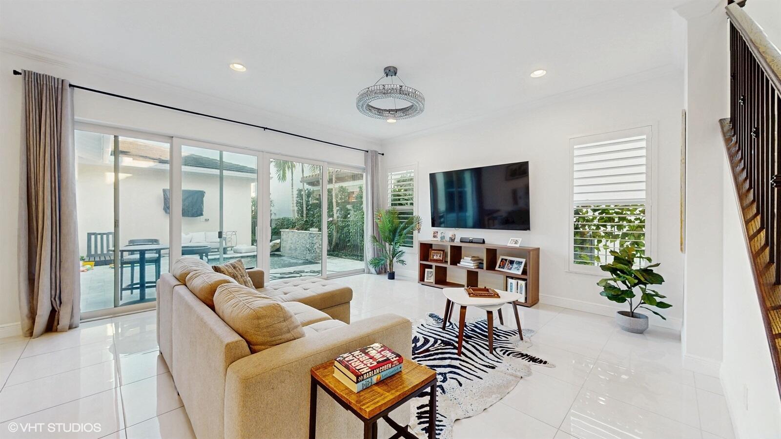 2098 Dickens Terrace