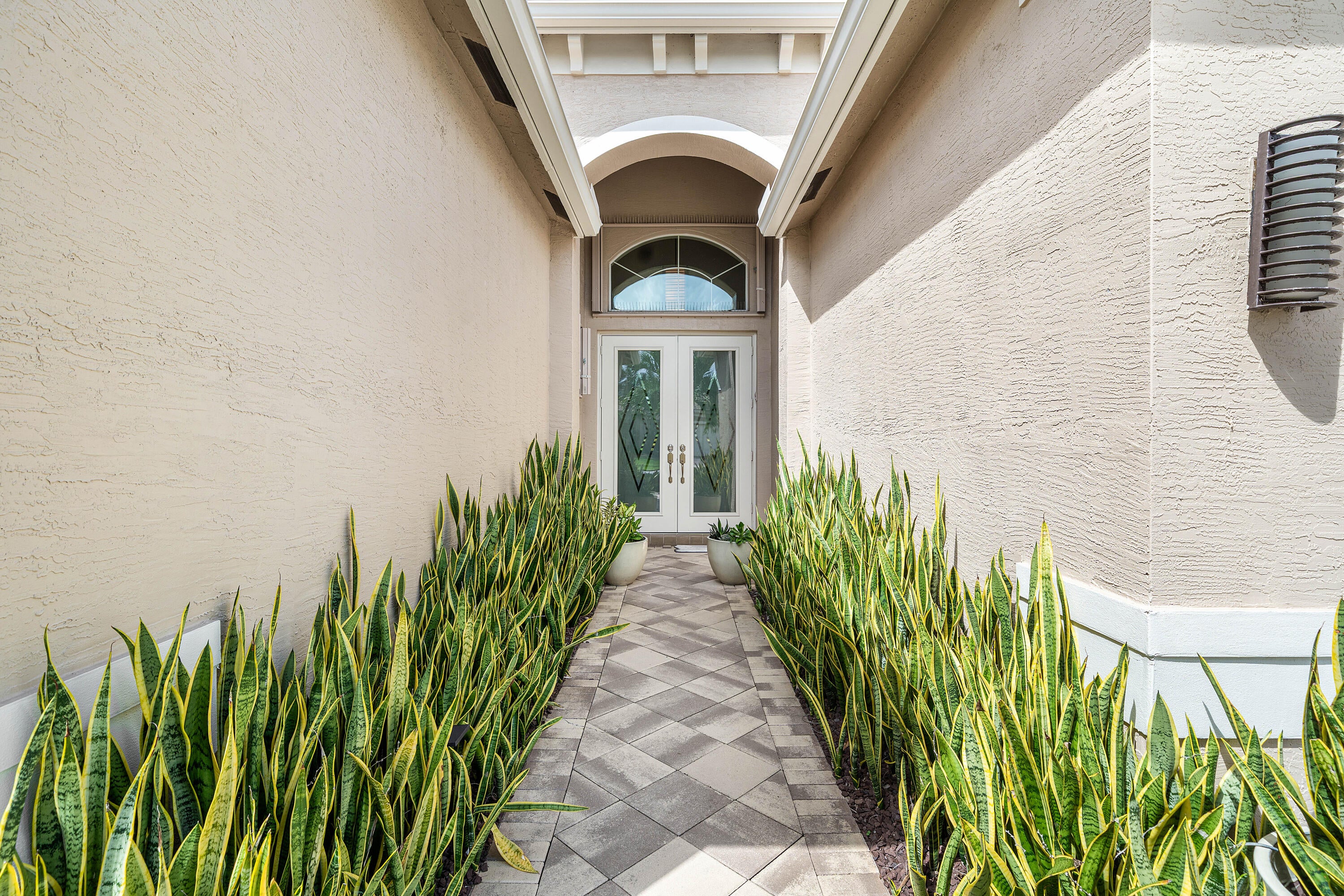 Properties | Stephanie Kaufman 9746 Dovetree Isle Drive