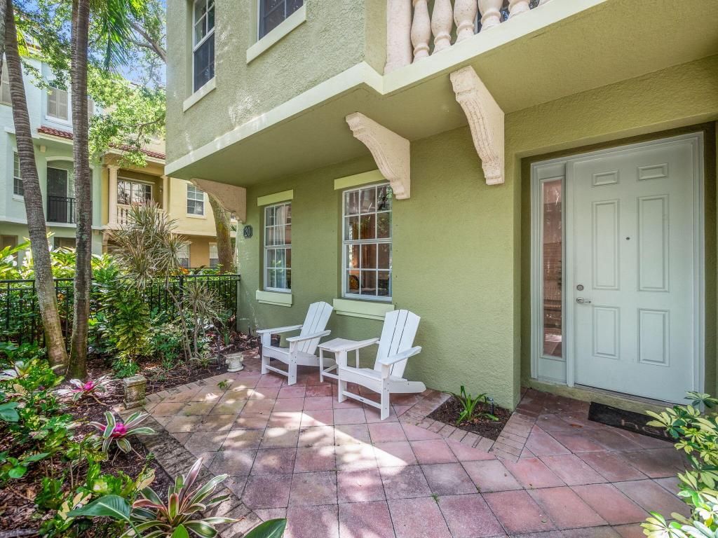 Photo of 2708 Ravella Way, Palm Beach Gardens, FL 33410 (MLS # R10996551)