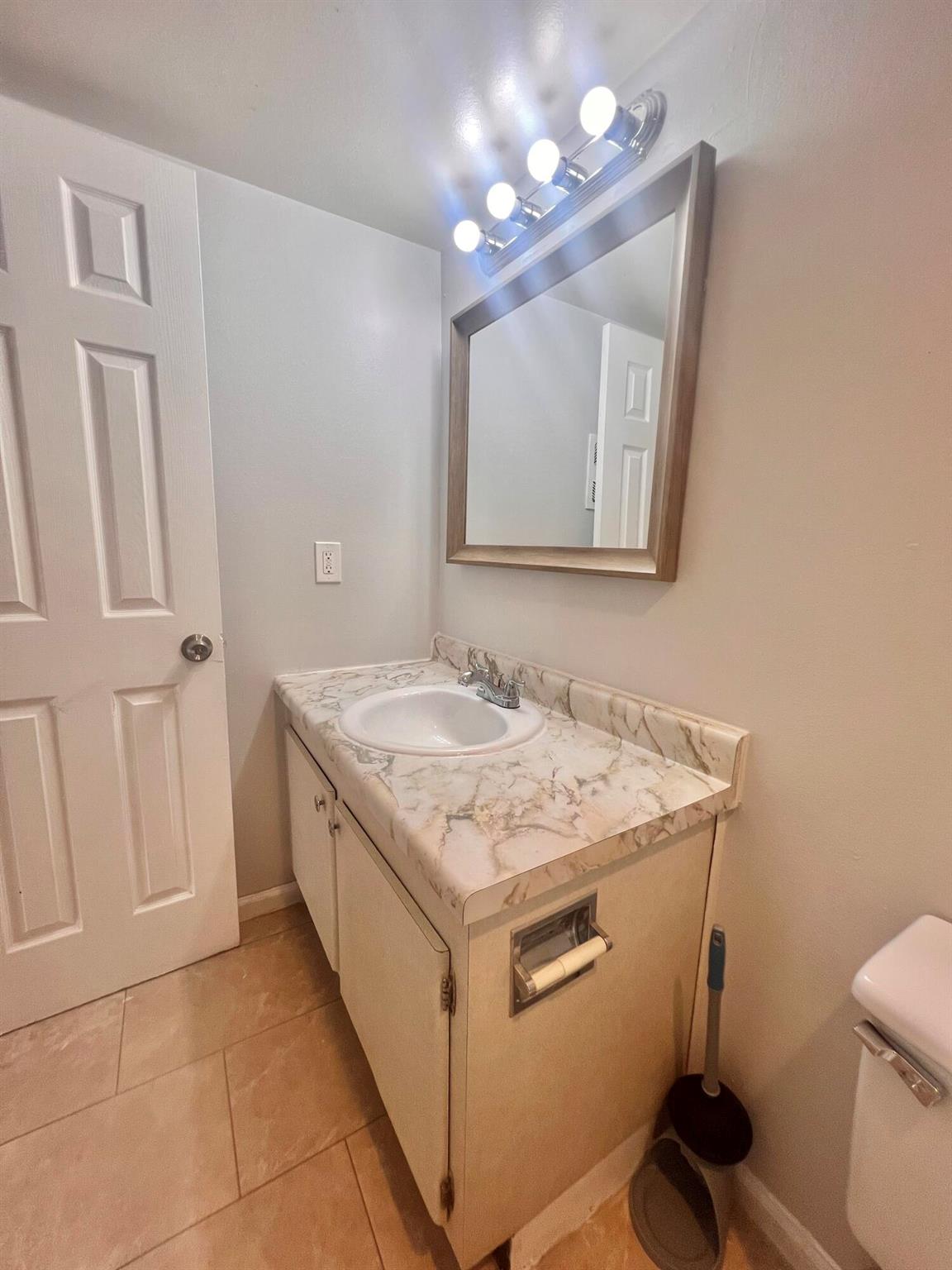 CROSS CREEK CONDO - Residential Lease