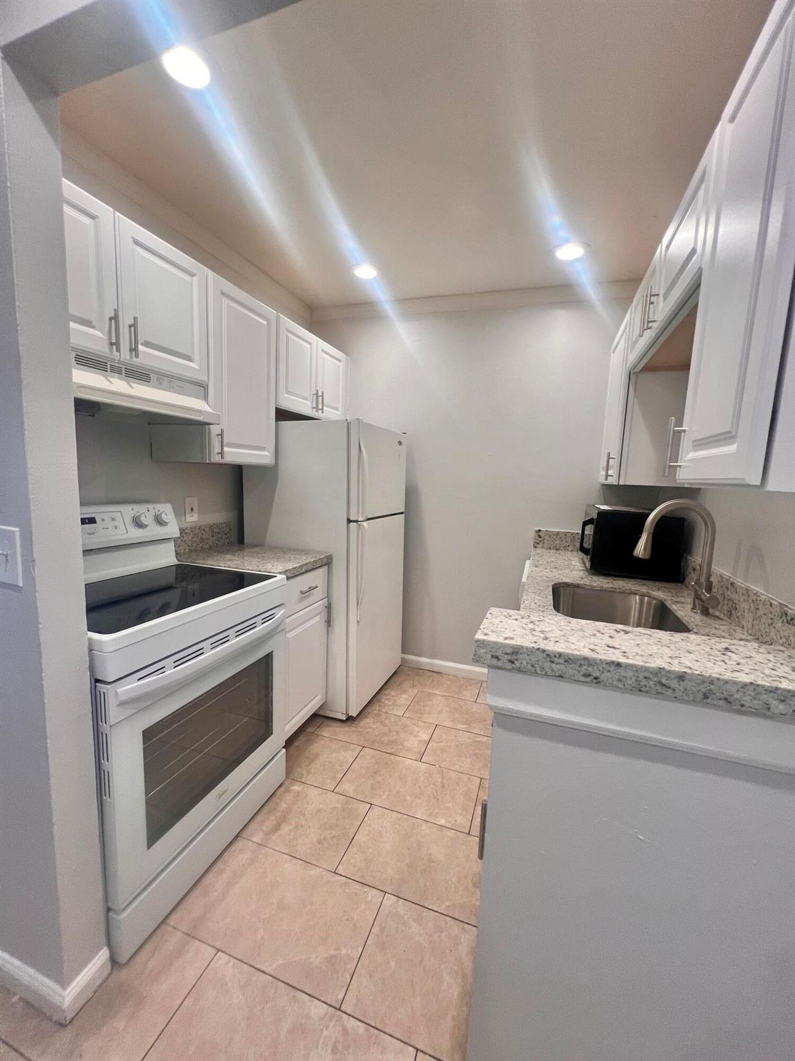 CROSS CREEK CONDO - Residential Lease