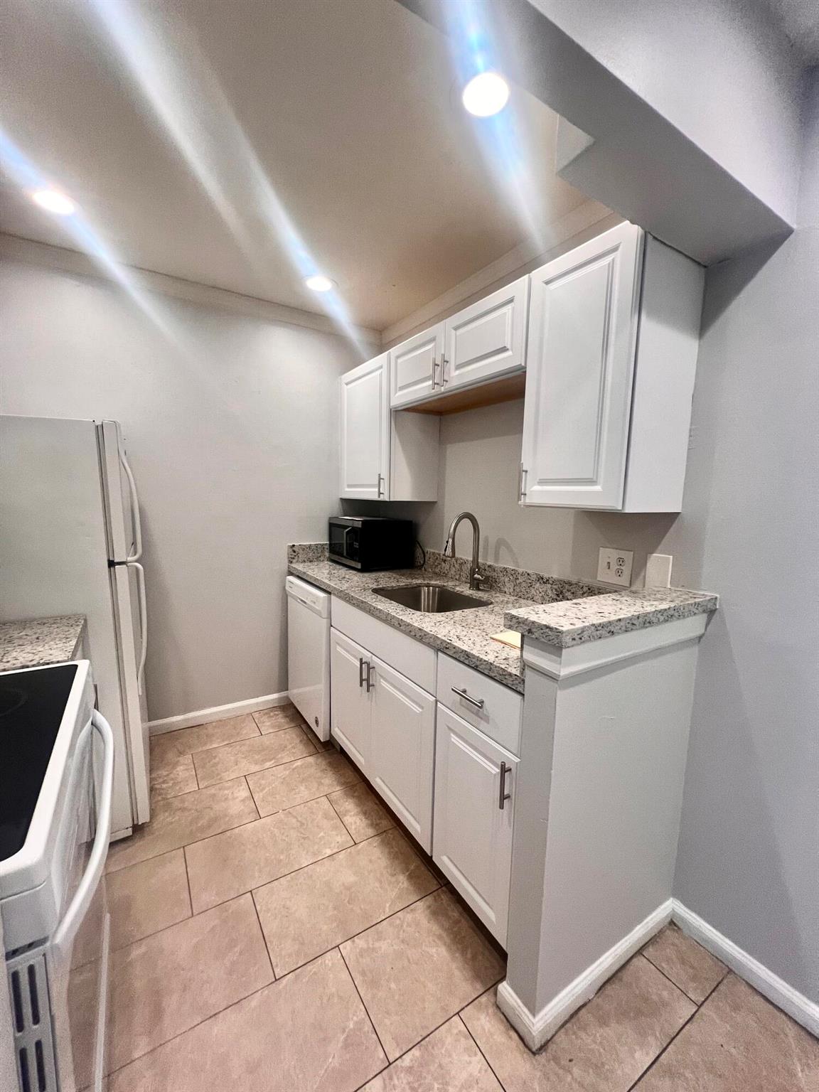 CROSS CREEK CONDO - Residential Lease