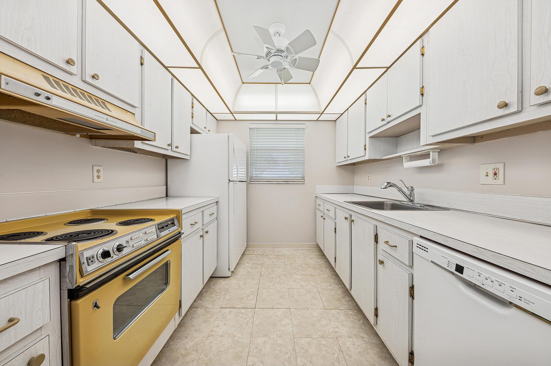 View photos, virtual tours, details... 101 Leisure Lake Circle 102