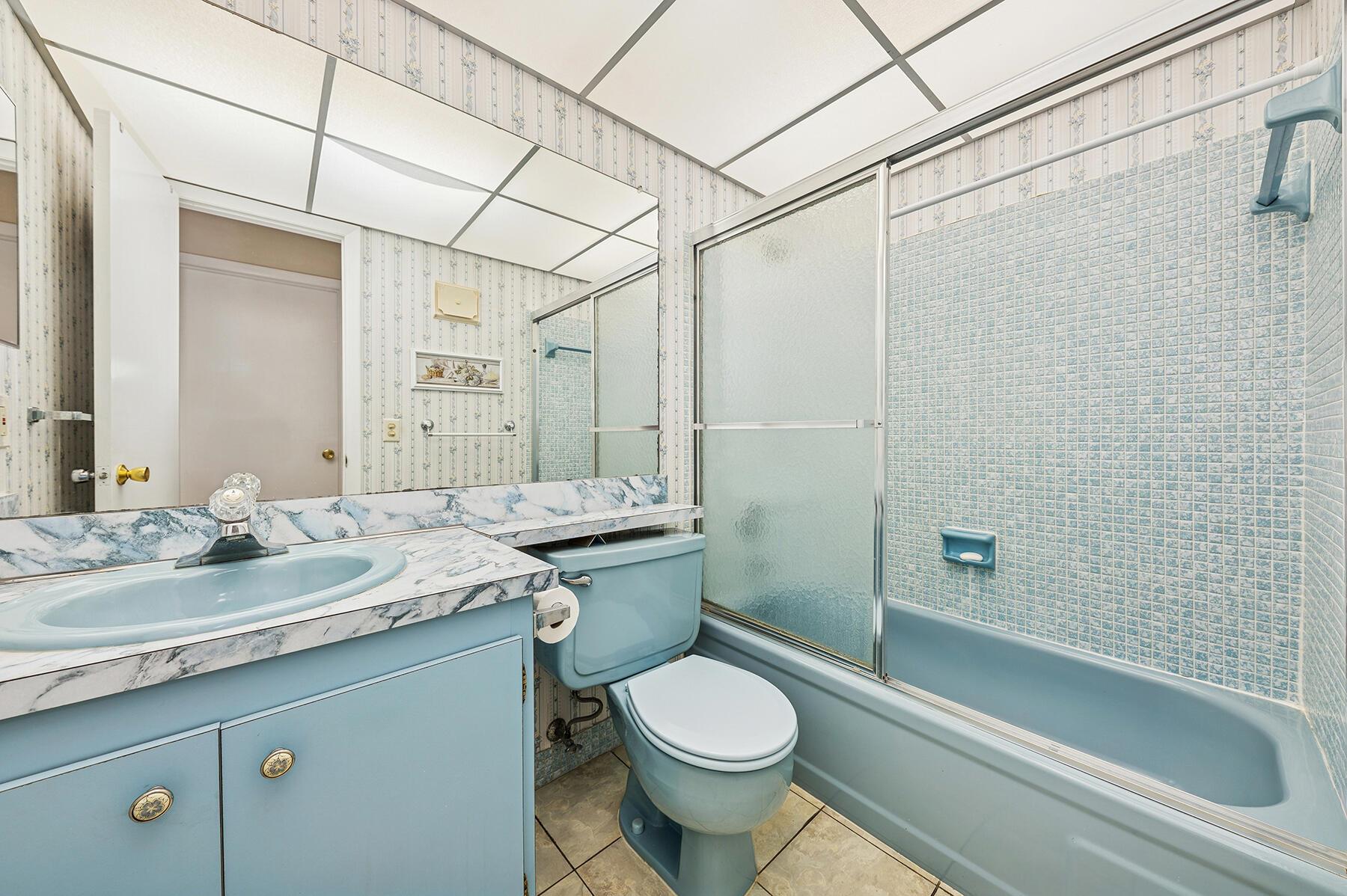 LEISURE LAKE CIRCLE CONDO - Residential