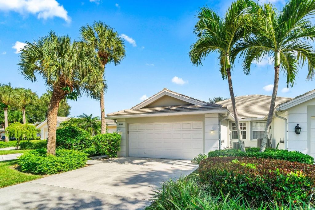 Photo of 4186 Royal Oaks Drive, Palm Beach Gardens, FL 33410 (MLS # F10529970)