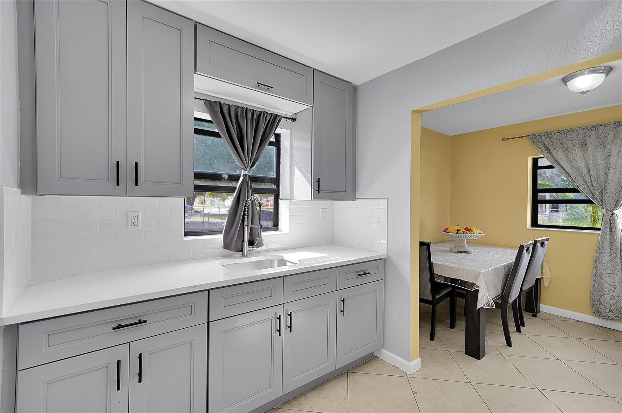 ROYAL PALMS PARK - Residential