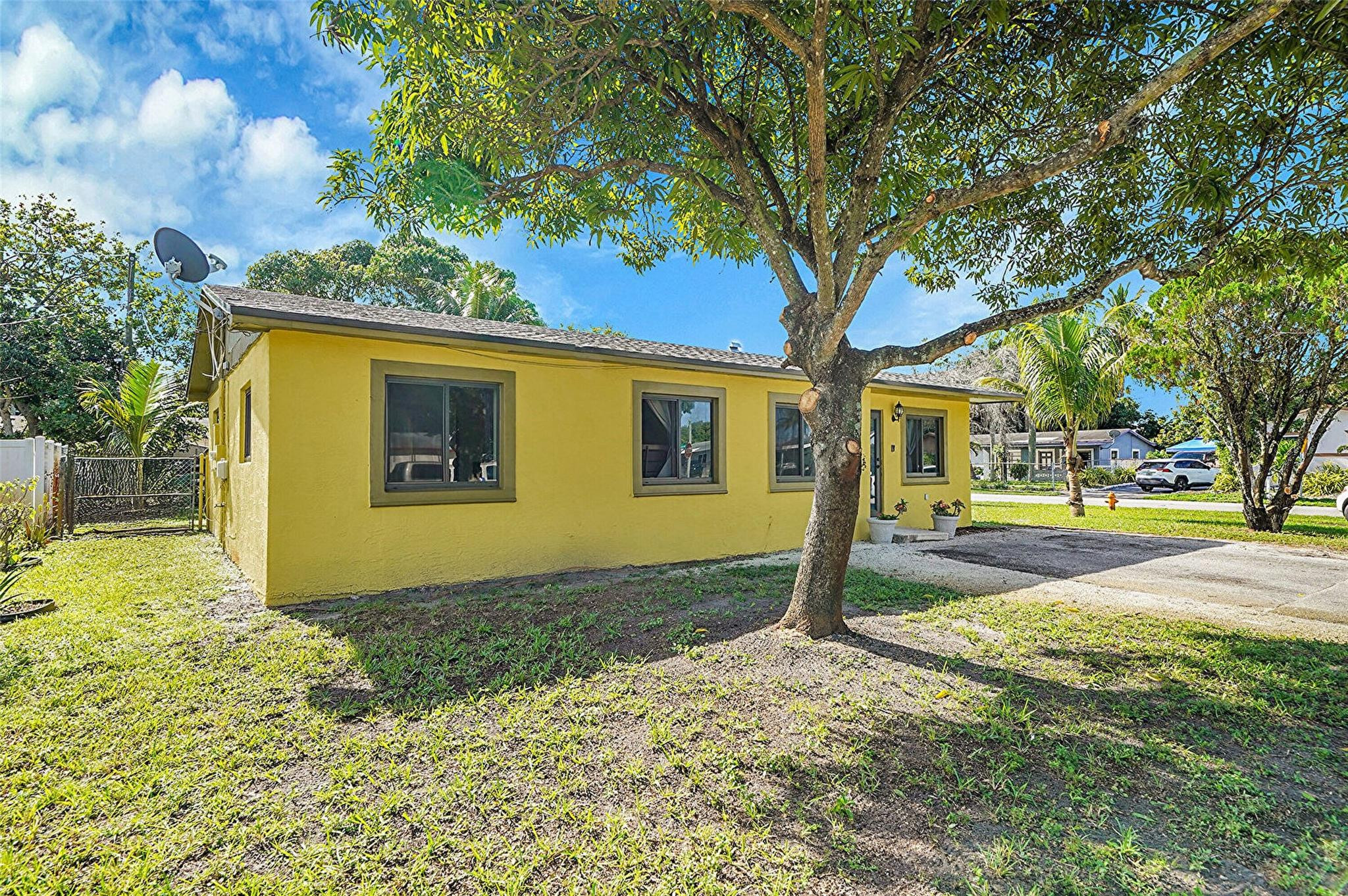 ROYAL PALMS PARK - Residential