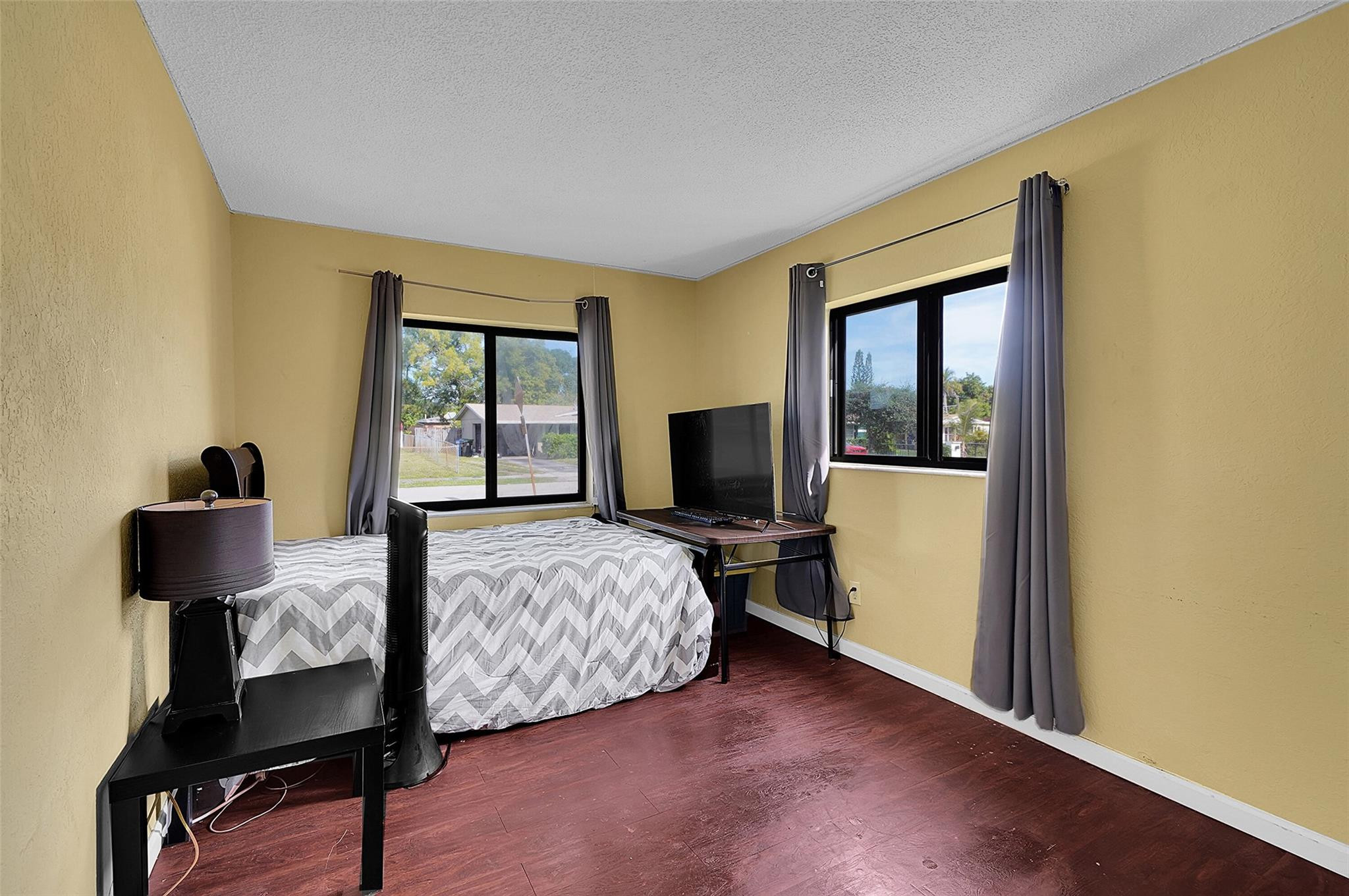 ROYAL PALMS PARK - Residential