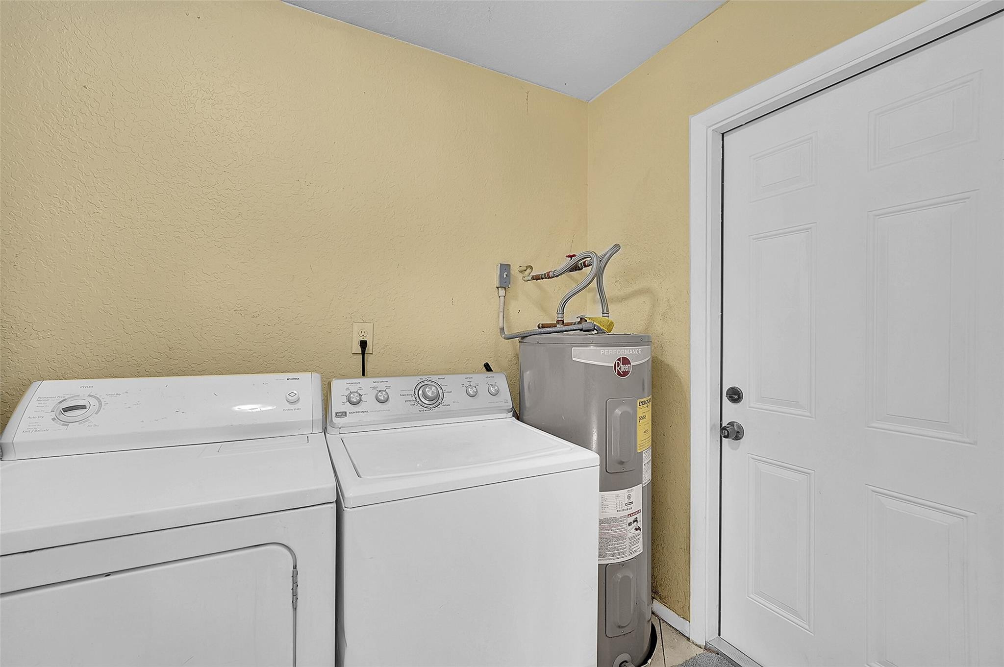 ROYAL PALMS PARK - Residential