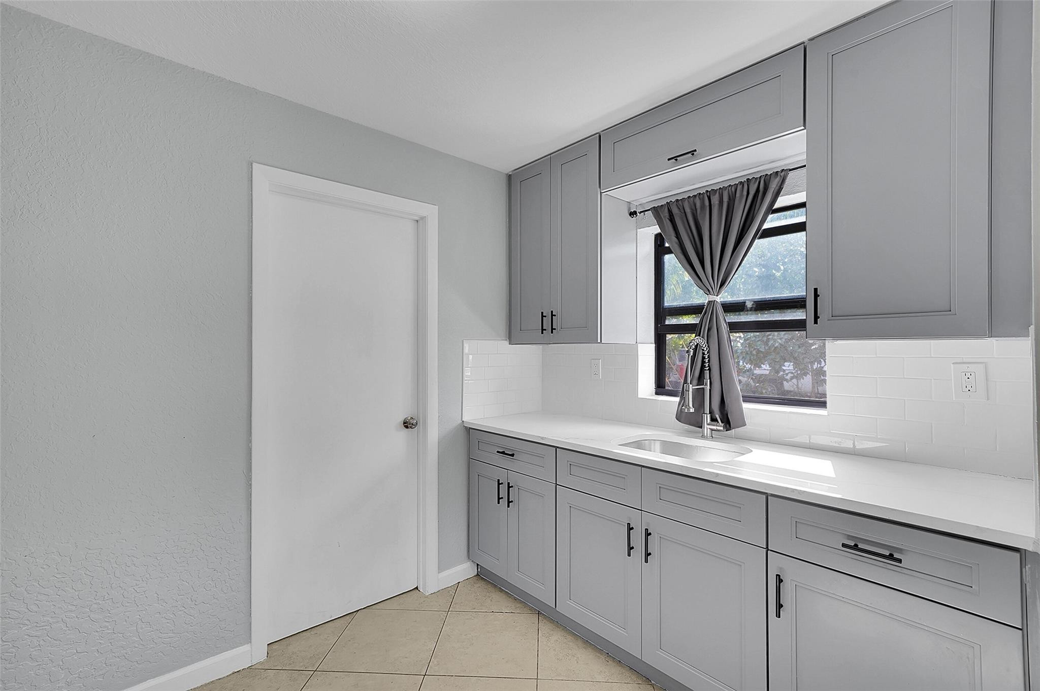 ROYAL PALMS PARK - Residential