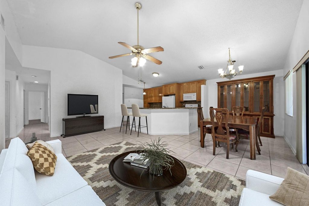 Photo of 25 Hawthorne Lane, Boynton Beach, FL 33426 (MLS # R10968301)