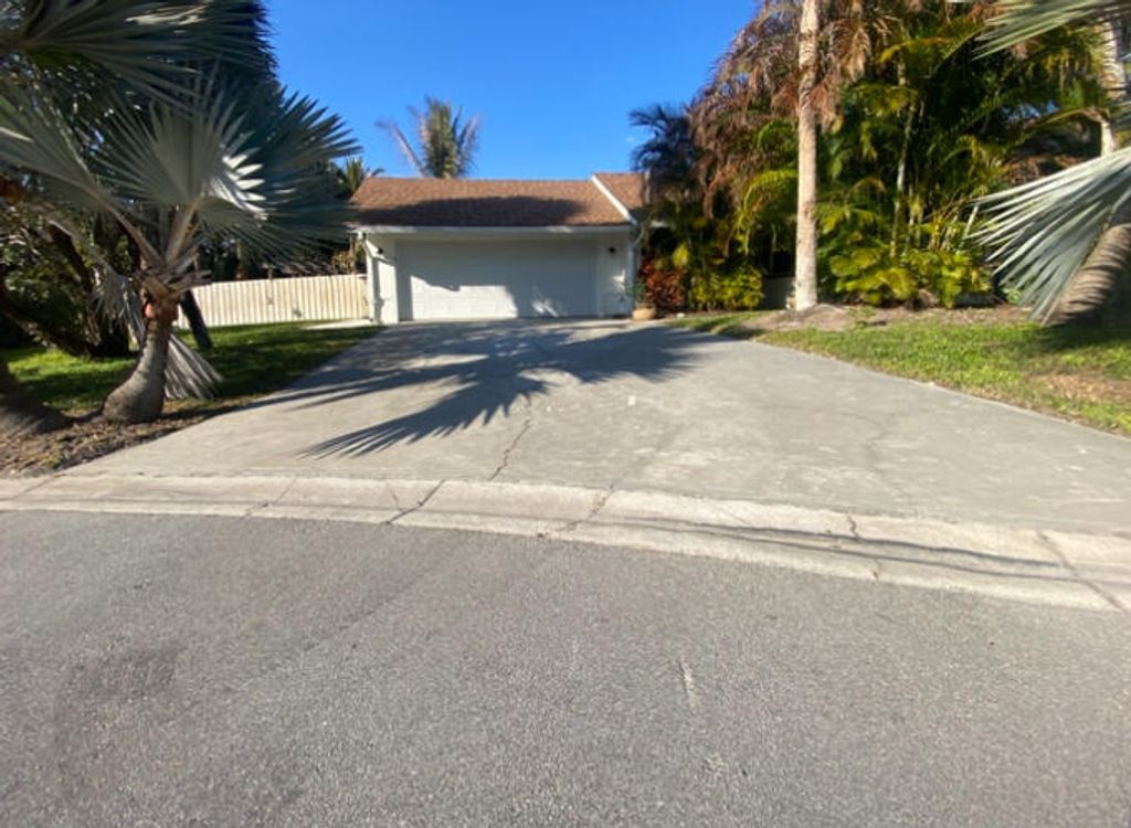 Photo of 1346 Plato Court, Vero Beach, FL 32963 (MLS # R11163648)