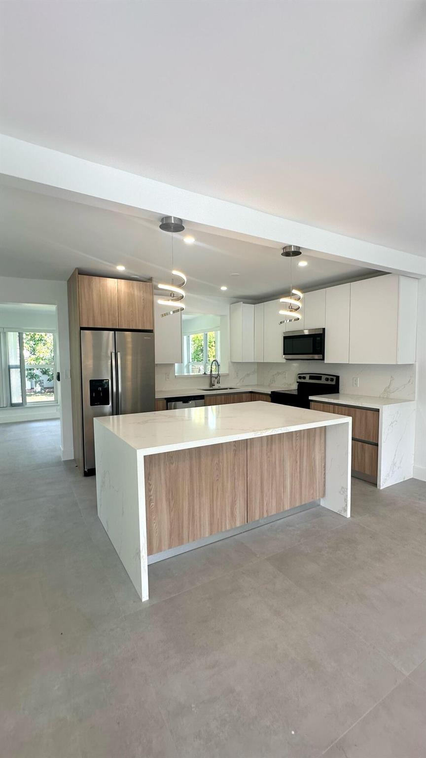 33 NW 118th Street
