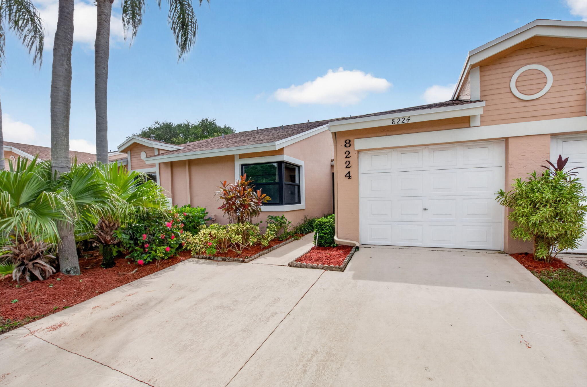 8224 SUMMERBREEZE Lane