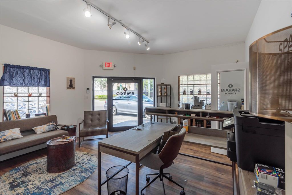 Photo of 1100 NE 5th Terrace, Fort Lauderdale, FL 33304 (MLS # F10494033)