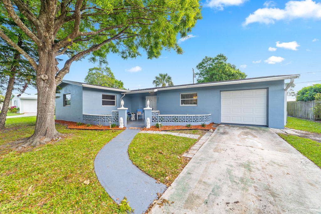 Photo of 321 Shady Lane, Port St Lucie, FL 34952 (MLS # R10869427)