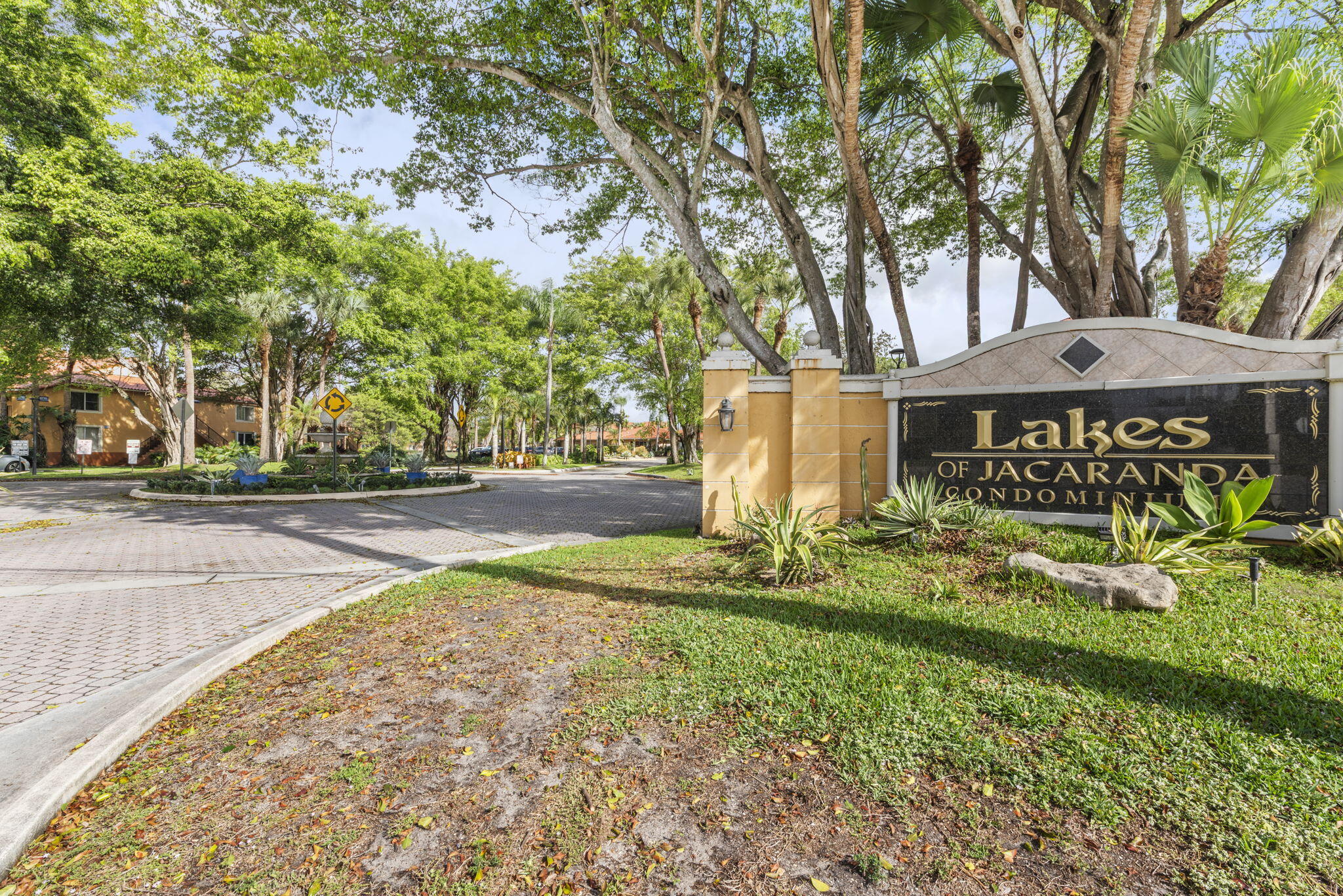 LAKES OF JACARANDA CONDO - Residential