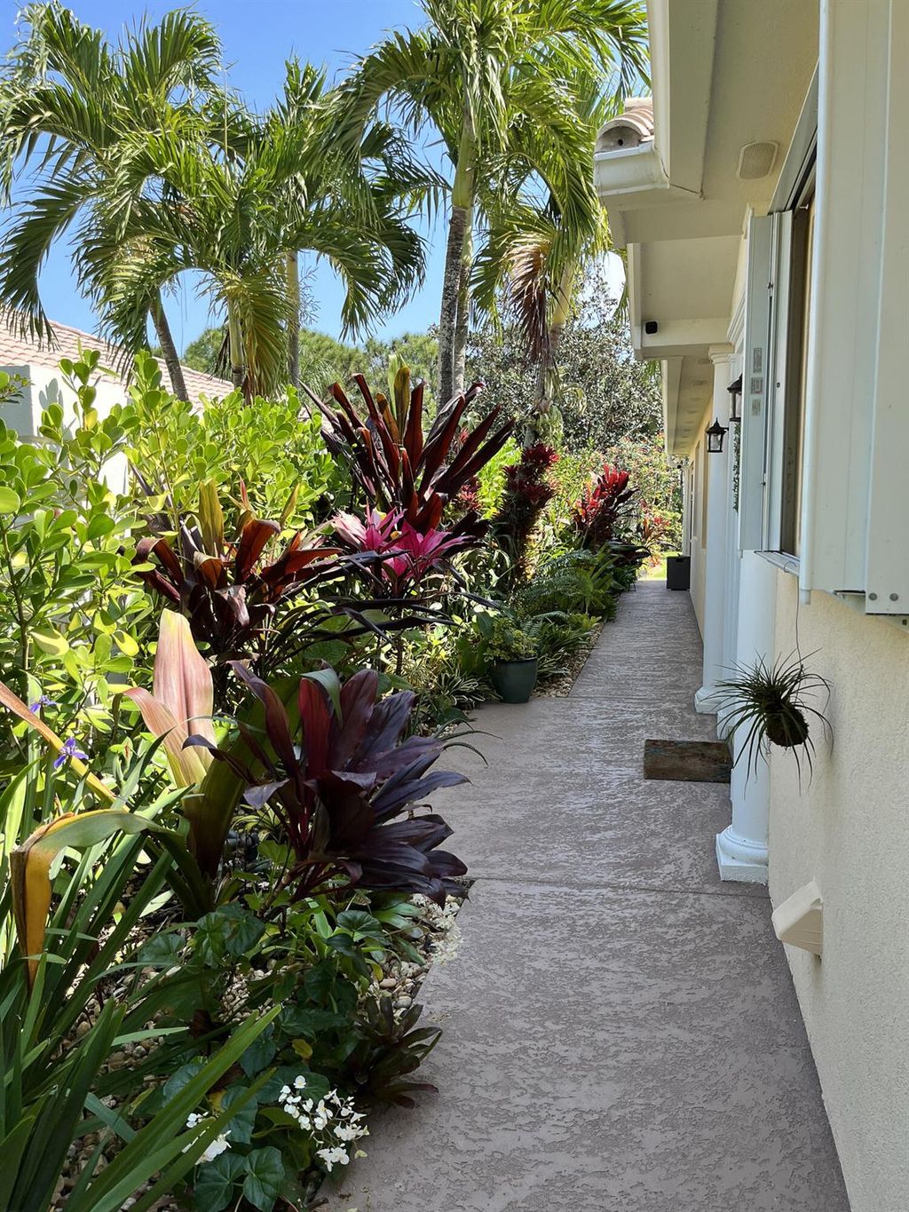 Photo of 8623 SE Retreat Drive, Hobe Sound, FL 33455 (MLS # R10942385)