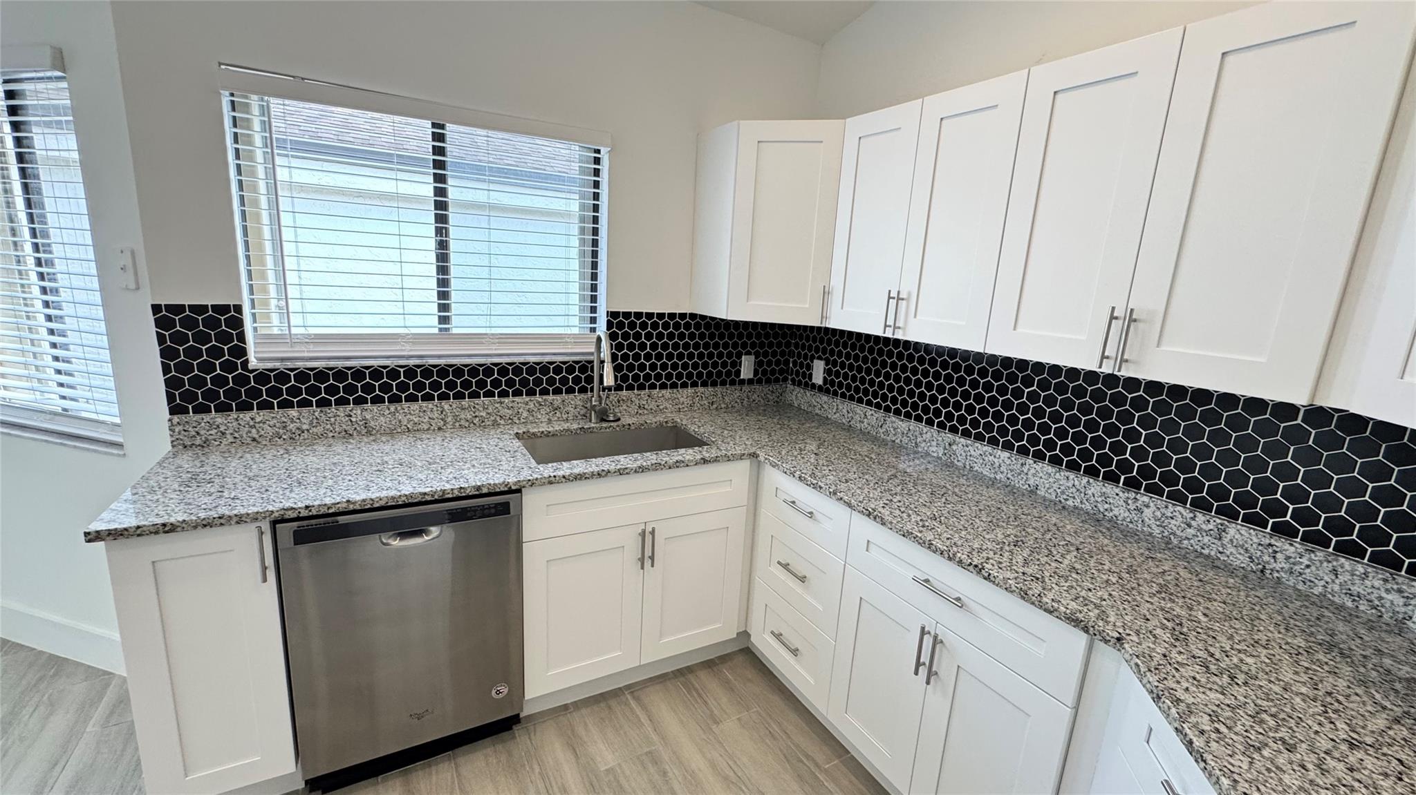 LAKEVIEW HOMES - Residential Lease