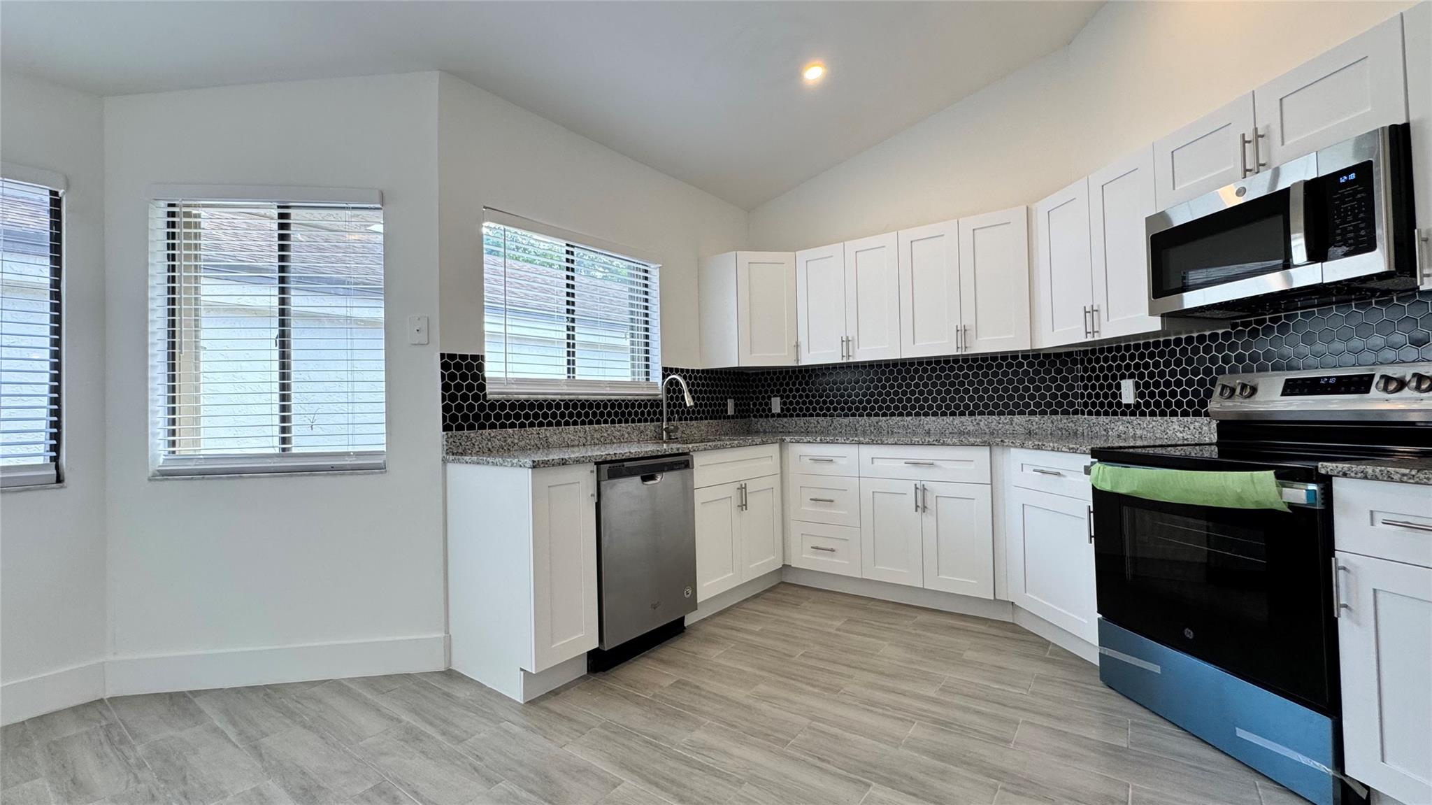 LAKEVIEW HOMES - Residential Lease