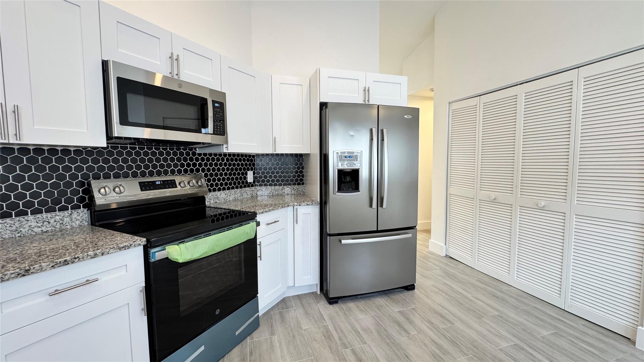 LAKEVIEW HOMES - Residential Lease