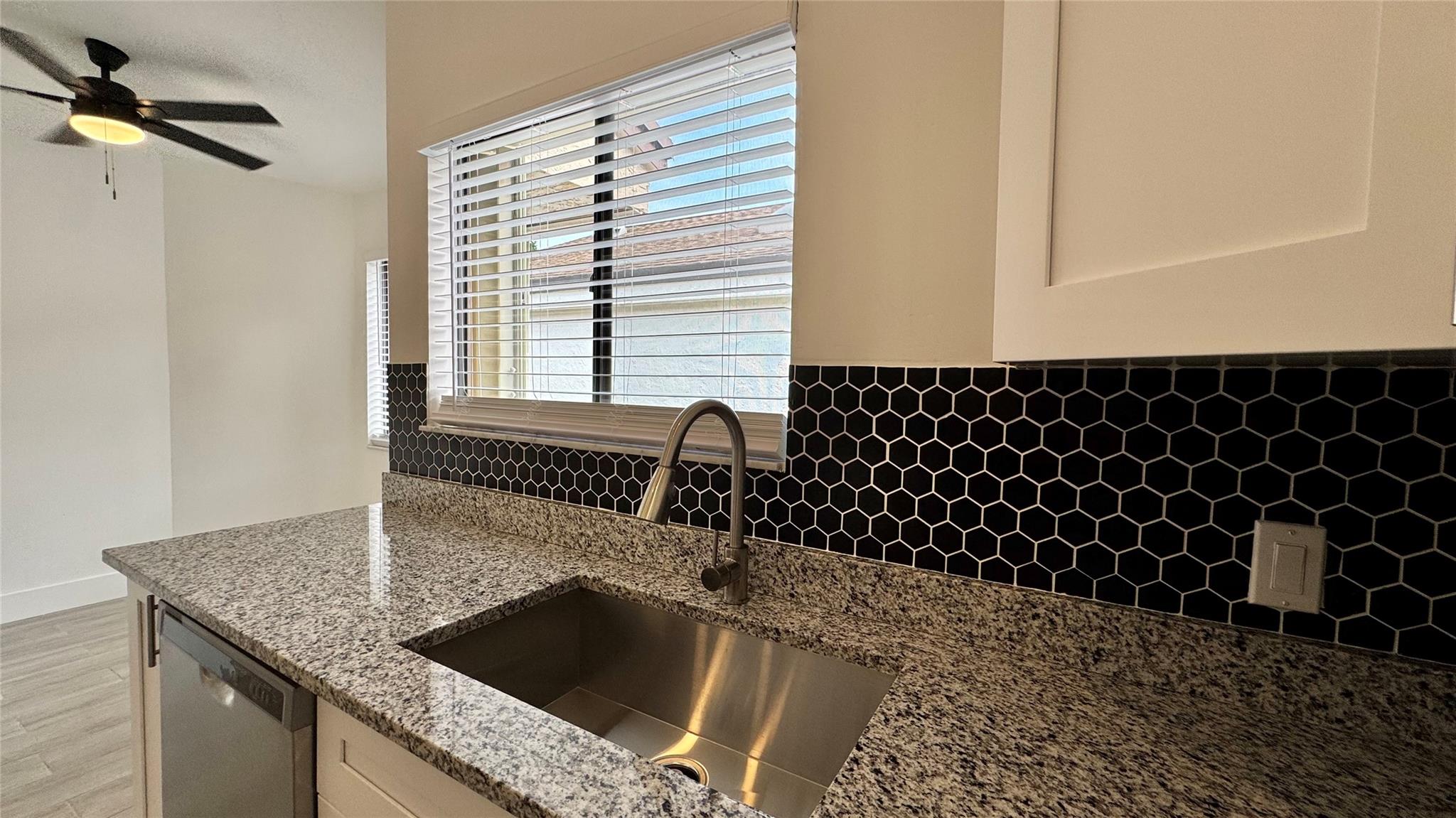 LAKEVIEW HOMES - Residential Lease