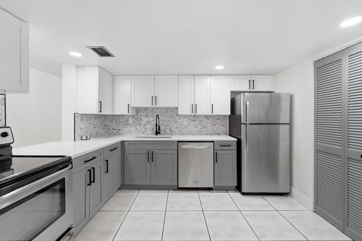 Courts of Inverrary - Residential