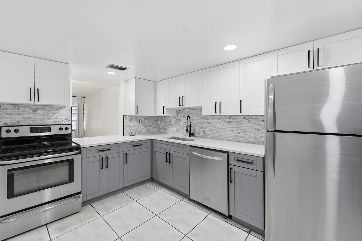 Courts of Inverrary - Residential