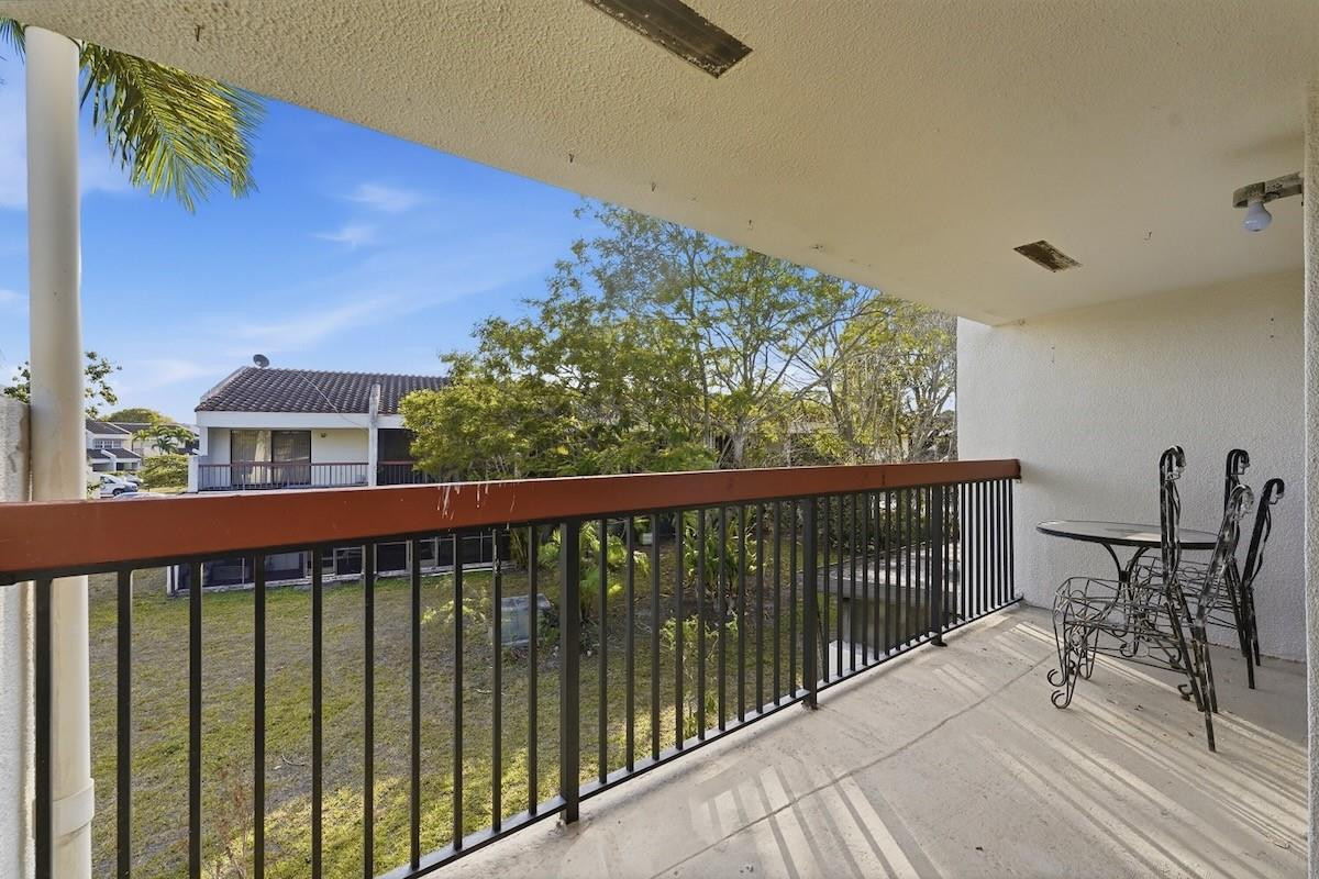 Courts of Inverrary - Residential