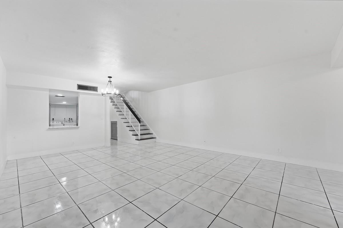 Courts of Inverrary - Residential