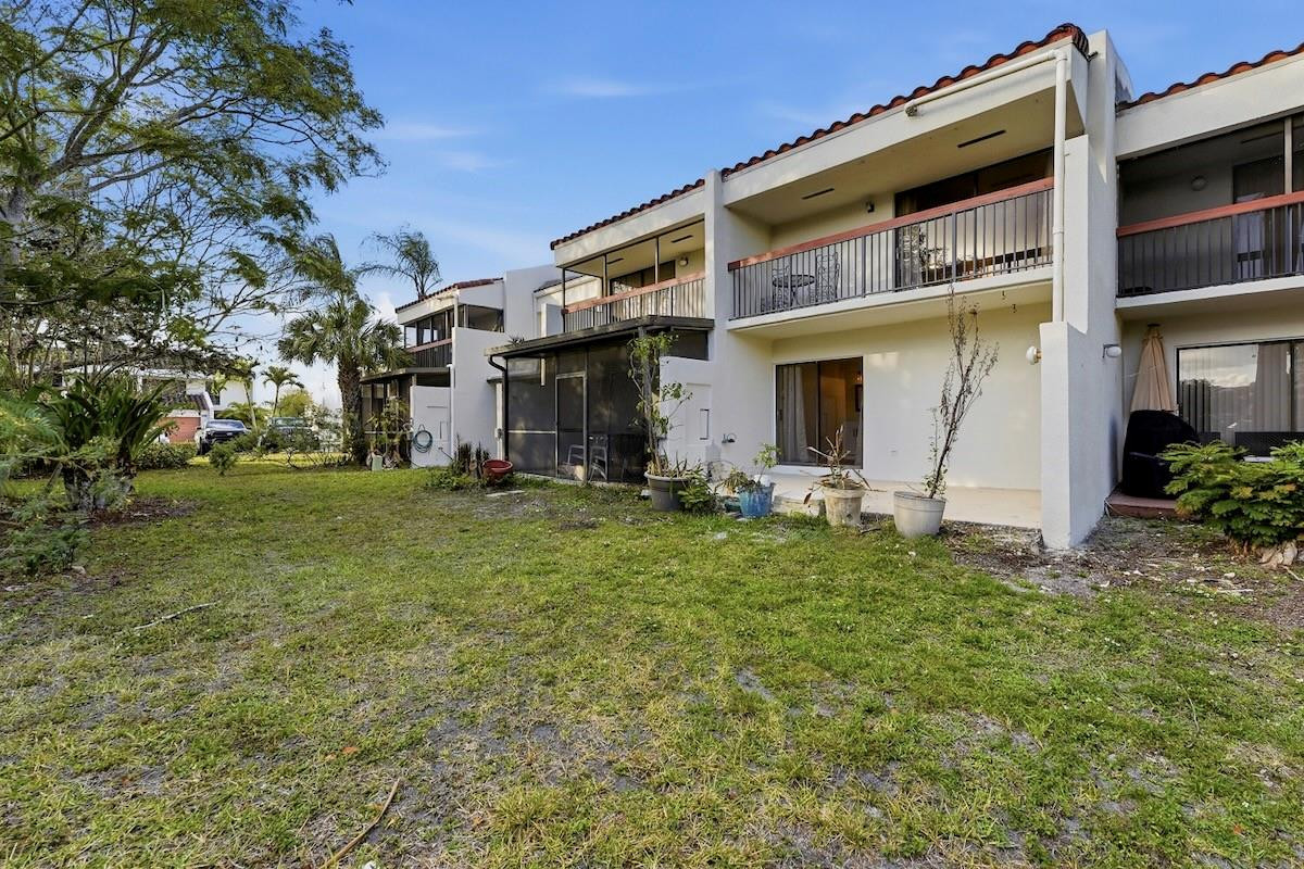 Courts of Inverrary - Residential