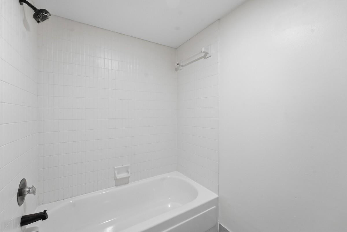 Courts of Inverrary - Residential