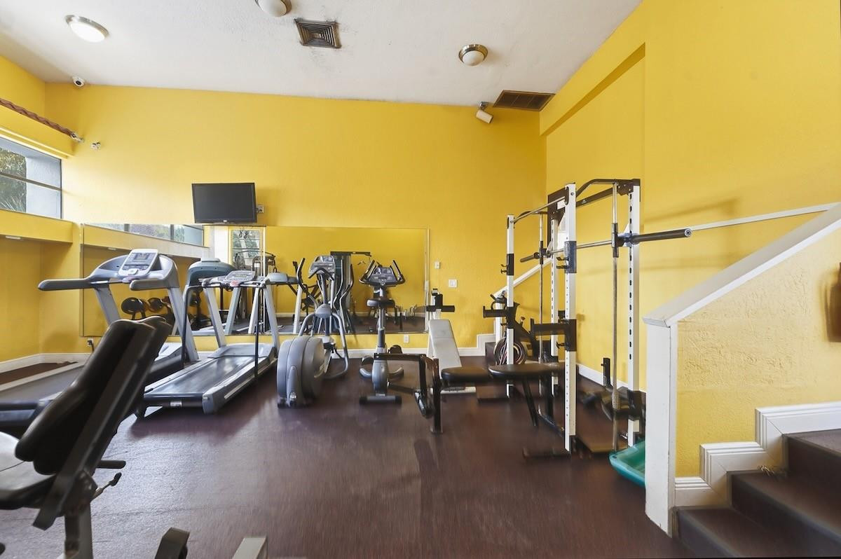 Courts of Inverrary - Residential