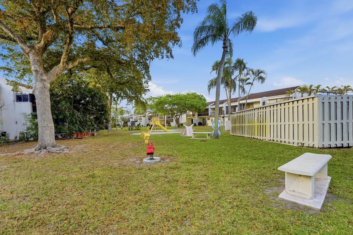 Courts of Inverrary - Residential