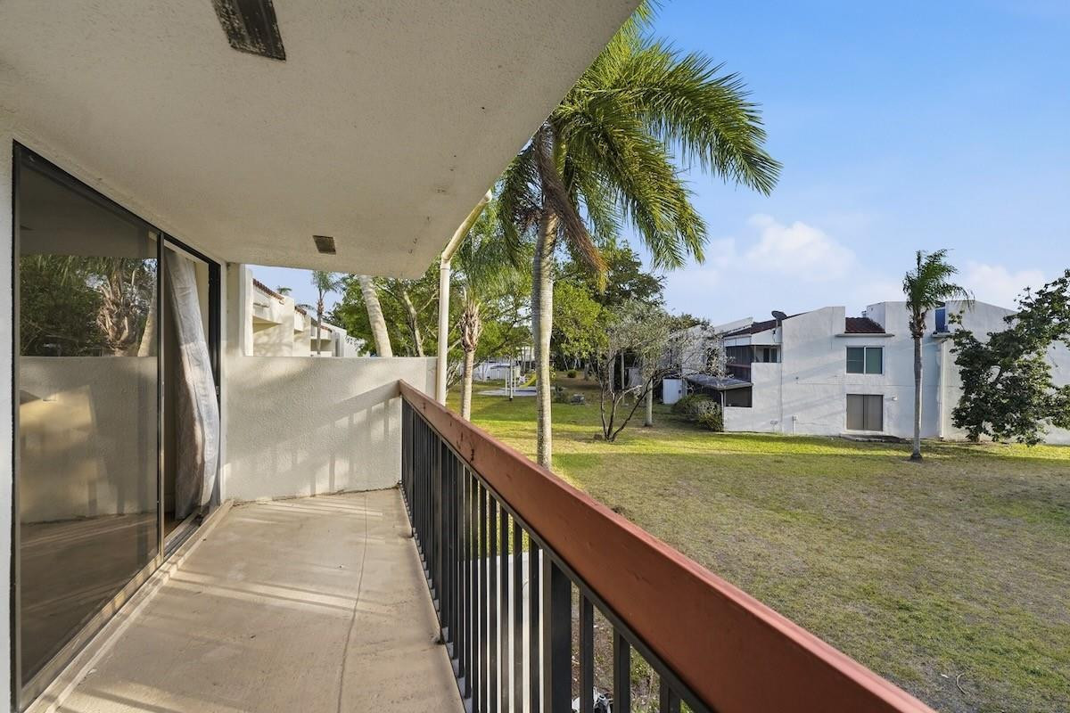 Courts of Inverrary - Residential