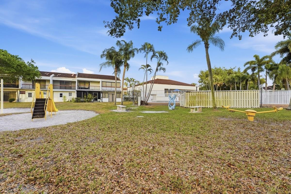 Courts of Inverrary - Residential