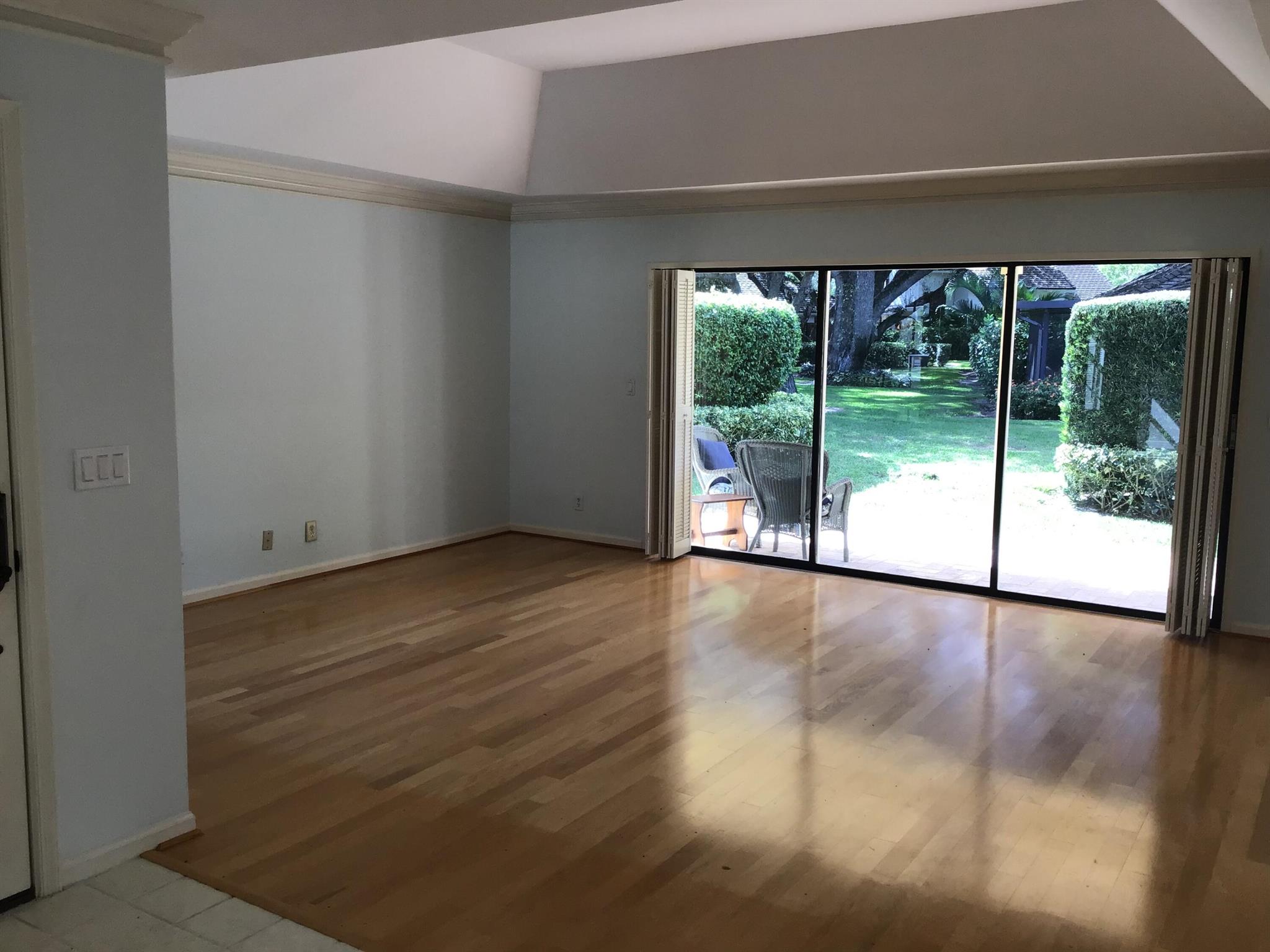 TWELVE OAKS CONDO - Residential